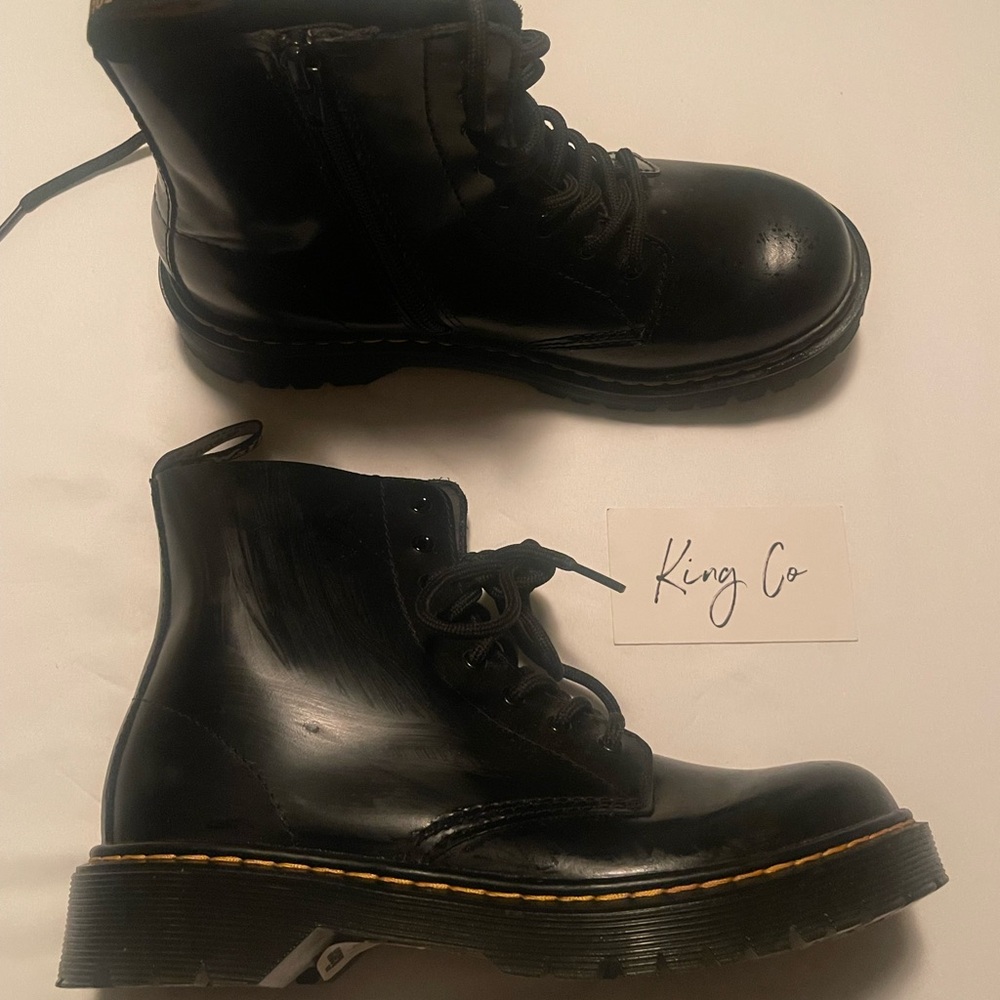 Dr. Martens Kids Black Boots SZ 5US